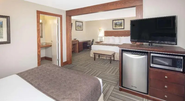 Номер Standard с красивым видом из окна Travelodge by Wyndham Golden Sportsman Lodge