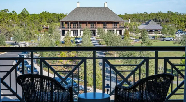 Четырёхместный номер Standard с балконом и с частичным видом Camp Creek Inn