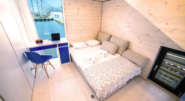 HT Houseboats