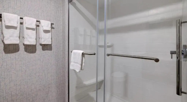 Четырёхместный номер Standard Holiday Inn Express & Suites - Ann Arbor - University South by IHG
