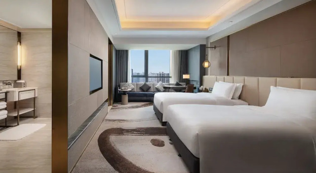 Четырёхместный клубный номер Premium InterContinental Hotels Zhengzhou Zhengdong by IHG