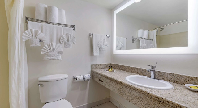 Четырёхместный номер Standard Best Western Plus Palm Desert Resort