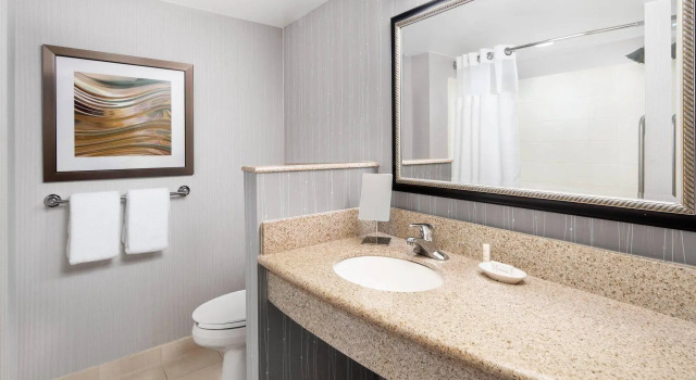 Четырёхместный номер Standard Courtyard by Marriott Washington Capitol Hill/Navy Yard