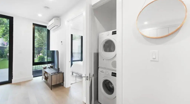 149BK-101 New construction 2BR Private garden W-D, Забронировать Отель Отели Нью-Йоркской агломерации с парковкой, Парковка
