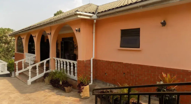 Heritage Country Club, Rezerwuj Hotel Rukungiri Southern Uganda