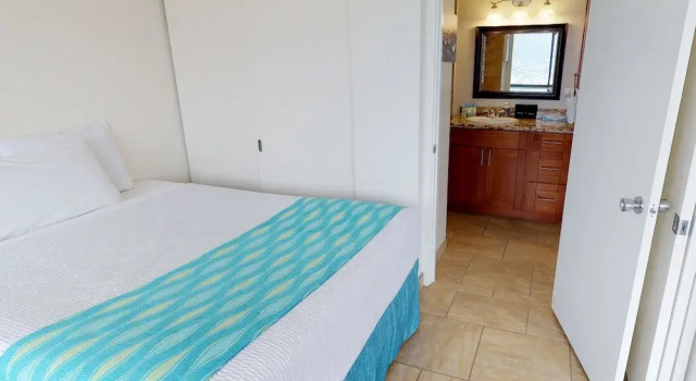 Deluxe Panoramic Mountain View Condo - 37th Floor, Free parking & Wifi, Забронировать Апартаменты/квартира Апартаменты Гонолулу, рядом с Royal Hawaiian Theater Legends in Concert Waikiki, Апартаменты/квартира