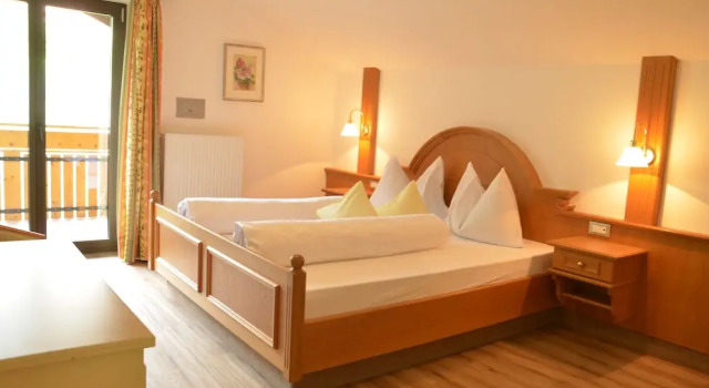 Двухместный номер Standard с балконом Hotel Karin