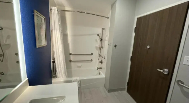 Двухместный номер Accessible La Quinta Inn & Suites by Wyndham Valdosta