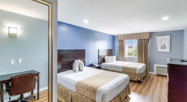 Standard Neljän hengen huone Rodeway Inn & Suites Port Arthur - Groves
