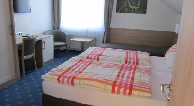 Номер Standard Hotel zur Burg Nürburg Large car park