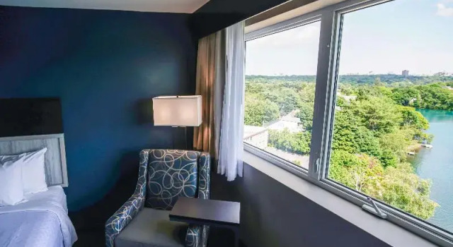 Номер Standard с балконом Best Western Plus Chocolate Lake Hotel - Halifax