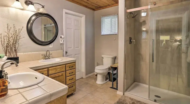 Коттедж Remodeled Crestline Retreat: Walk to Lake Gregory!