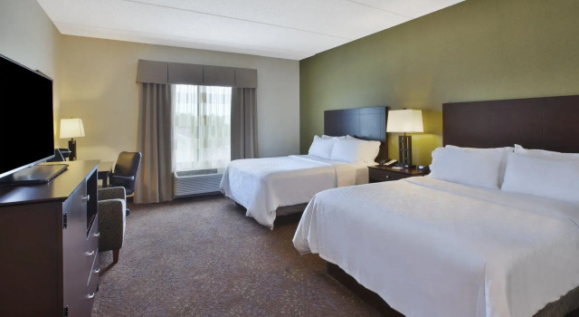 Четырёхместный номер Standard Holiday Inn Express & Suites Geneva Finger Lakes by IHG