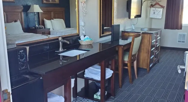 Четырёхместный номер Deluxe Water Front Inn