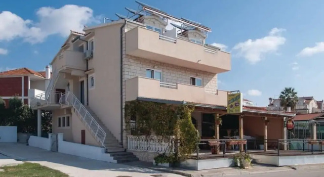 Apartmani Riva, Забронировать Отель Отели Рогозница с завтраком, Завтраки