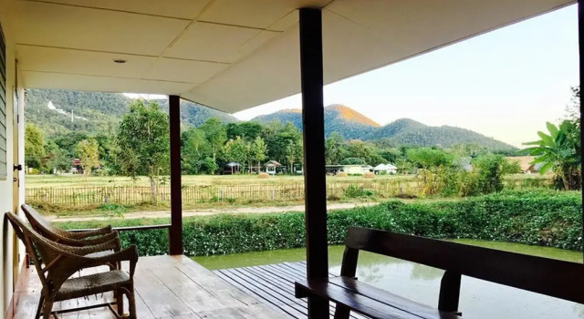 Slow Life Coffee Bar and Hostel