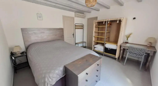 appart cosy avec son exterieur chaleureux,piscine et parking prive, Réserver Appartement Fontvieille Les Alpilles