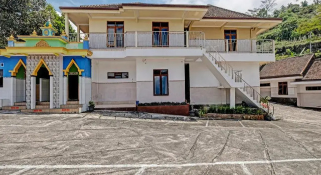 Spot On 91677 Hotel Citra Dewi 3