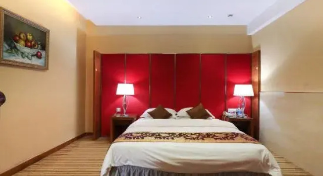 Люкс с видом на сад Kaili International Hotel