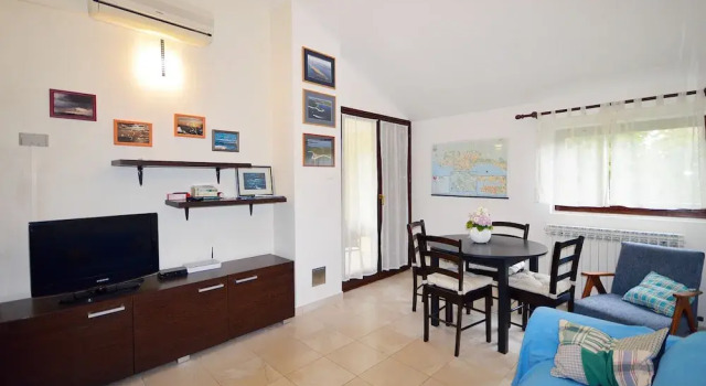 Elza Apartments