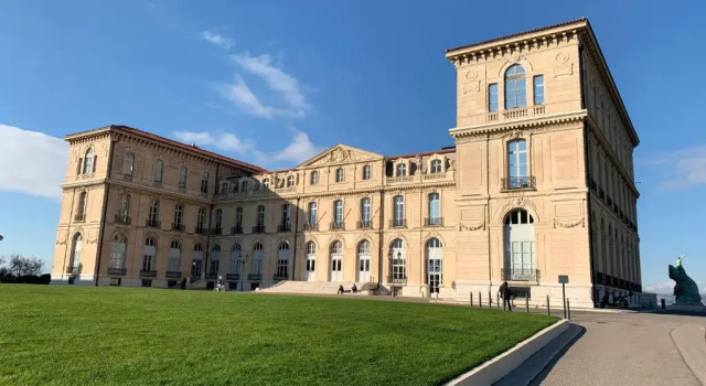 Апартаменты Charmant studio en plein centre de Marseille