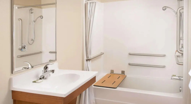Люкс Deluxe WoodSpring Suites Richmond West I-64