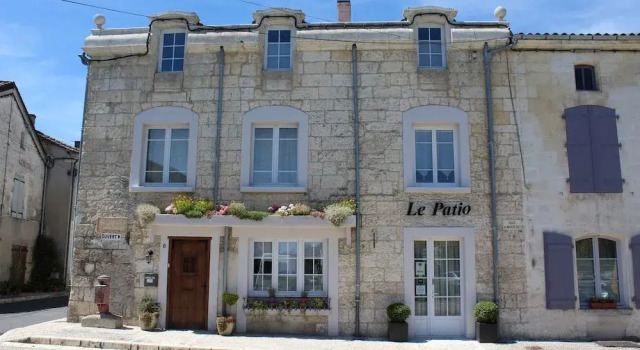 Le Patio Chambres et Table dHotes