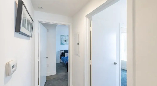 Fully furnished 3 Bedroom Apartment on Poinsettia Place 3 Apts by RedAwning, Забронировать Апартаменты/квартира Апартаменты Лос-Анджелеса, рядом с Madame Tussauds Hollywood, Апартаменты/квартира