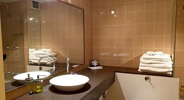Номер Deluxe Golden Age Motor Inn