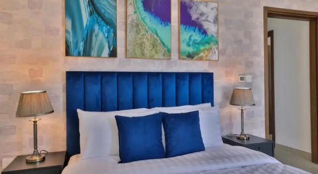 Luxurious Apartments Dubai Marina Views - Pool & Gym by Sojo Stays