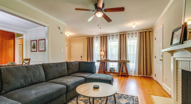 1 Mi to Dtwn Cary: Family Home w/ Spacious Yard, Забронировать Дом для отпуска Кэри Raleigh-Durham Metropolitan Area, рядом с Пивоваренная компания Bond Brothers