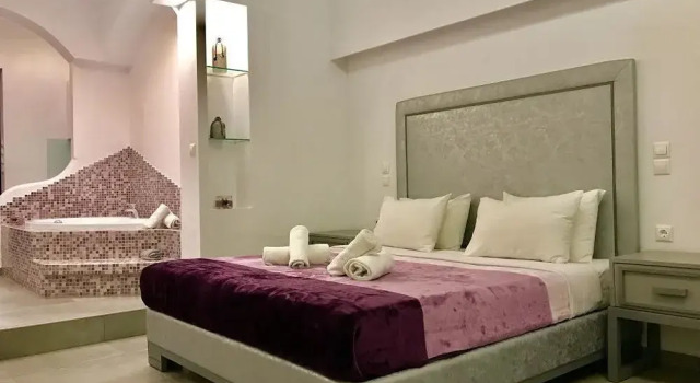 Queen Boutique Suites