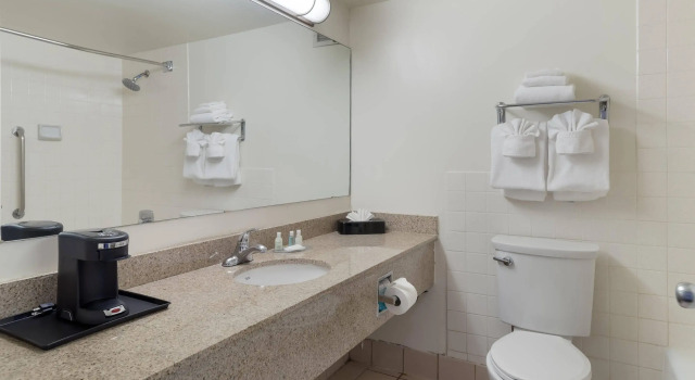 Четырёхместный номер Standard Clarion Hotel Concord-Walnut Creek