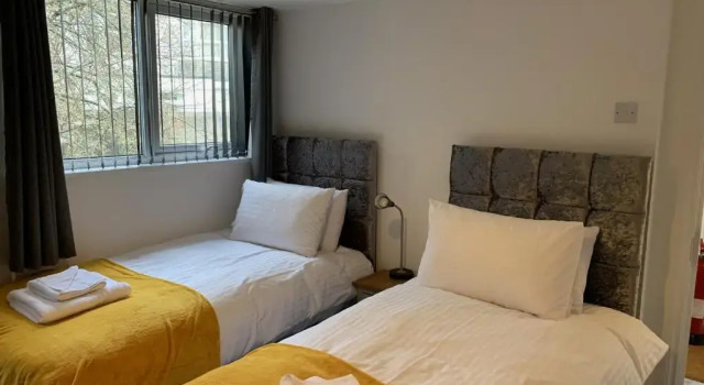 Lejlighed 3 bed bungalow Waterloo by Pureserviced