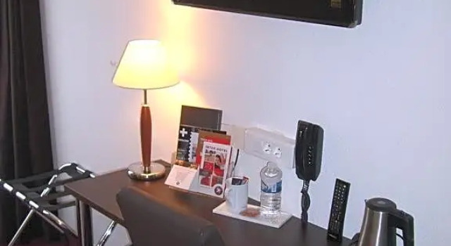 Трёхместный семейный номер Standard Sure Hotel by Best Western Châteauroux