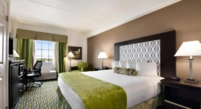Номер Standard Wyndham Garden Wichita Downtown