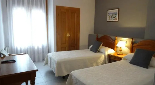 Hotel Pirineos Ainsa, Book Hotel Hotels in Aragon with Parking, Parking