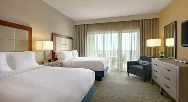 Четырёхместный люкс c 1 комнатой с видом на бассейн Hilton Suites Ocean City Oceanfront