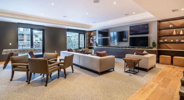 New Listing! Designer Ski-in/ski-out W/ Pool & Gym 3 Bedroom Condo, Varaa Huoneisto Park City 
