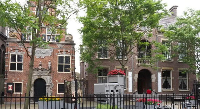Unique Group Accommodation for up to 32 People in the Centre of Enkhuizen, Забронировать Отель Отели Норда 3 звезды, 3*