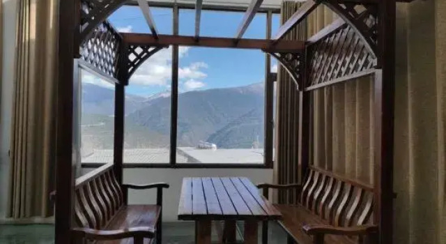 Deqin Feilai Temple Jinchenyuan Homestay, Reservar Hotel Hotéis e alojamentos em Diqing, Hotel