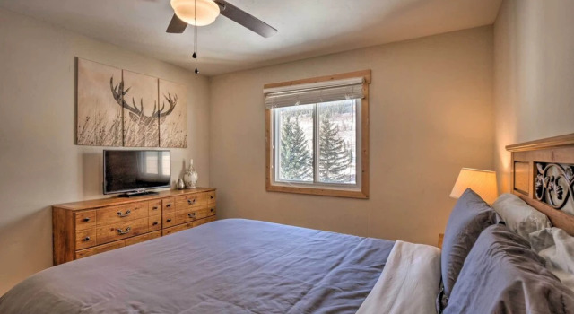 Апартаменты Blue River Condo w/ Views - 5 Mi to Breckenridge!