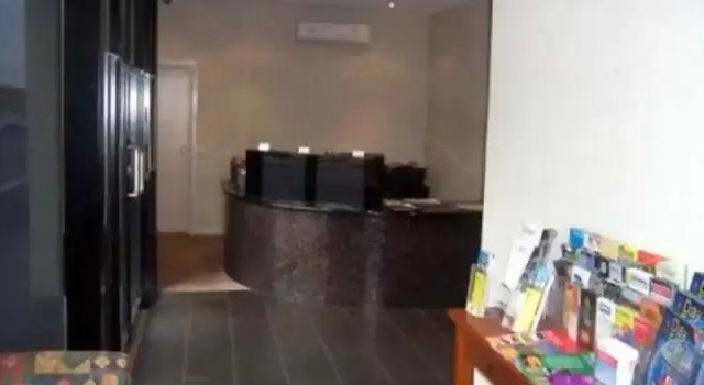 Econo Lodge Parkville Place, Забронировать Отель Мельбурн Melbourne Region, рядом с Стадион «Айкон Парк»