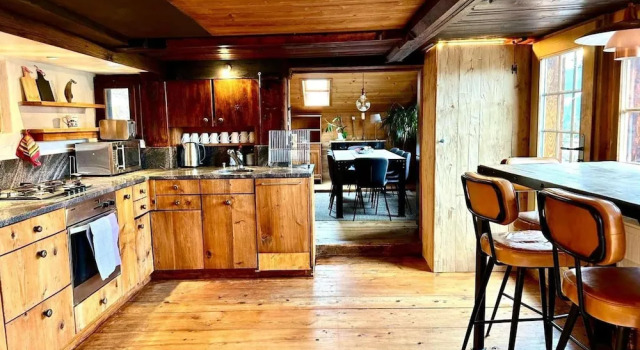 Шале Chalet in Rougemont Near Ski Slopes