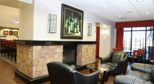 Hampton Inn & Suites Temecula, Varaa Hotelli Temecula Kalifornia
