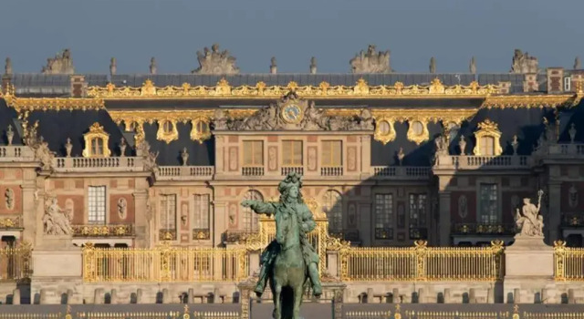 Ma Petite Versailles, Book Apartment Versailles 