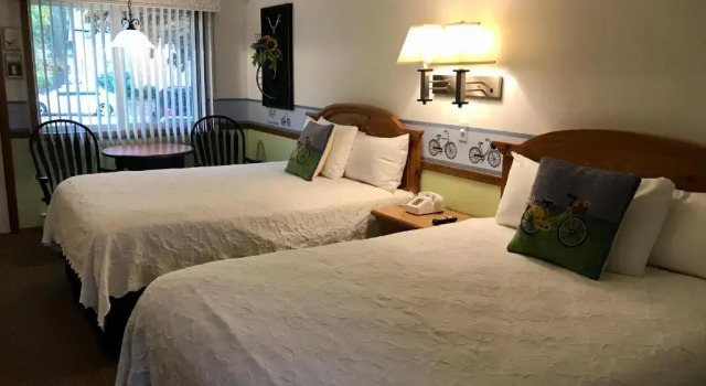 Четырёхместный номер Standard Main Street Motel