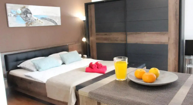 Apartmán se zahrádkou v krásné čtvrti Berouna, Rezerwuj Hotel Hotele w Central Bohemia z parkingiem, Parking
