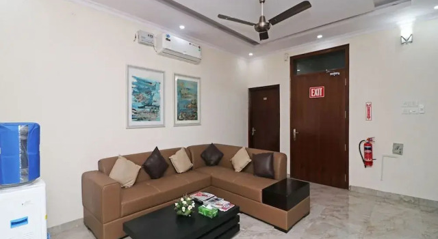 OYO 17035 Arkaya, Забронировать Отель Гургаон Gurgaon Region, рядом с Ansal University