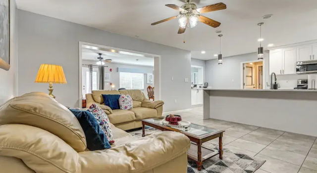 10 Mi to Adventure Island: Home w/ Fenced Yard!, Réserver Hôtel Lutz Floride